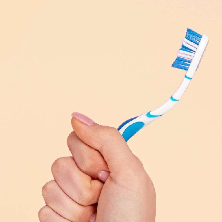 Clean Toothbrush: 10 Ways To Clean Your Toothbrush Naturally