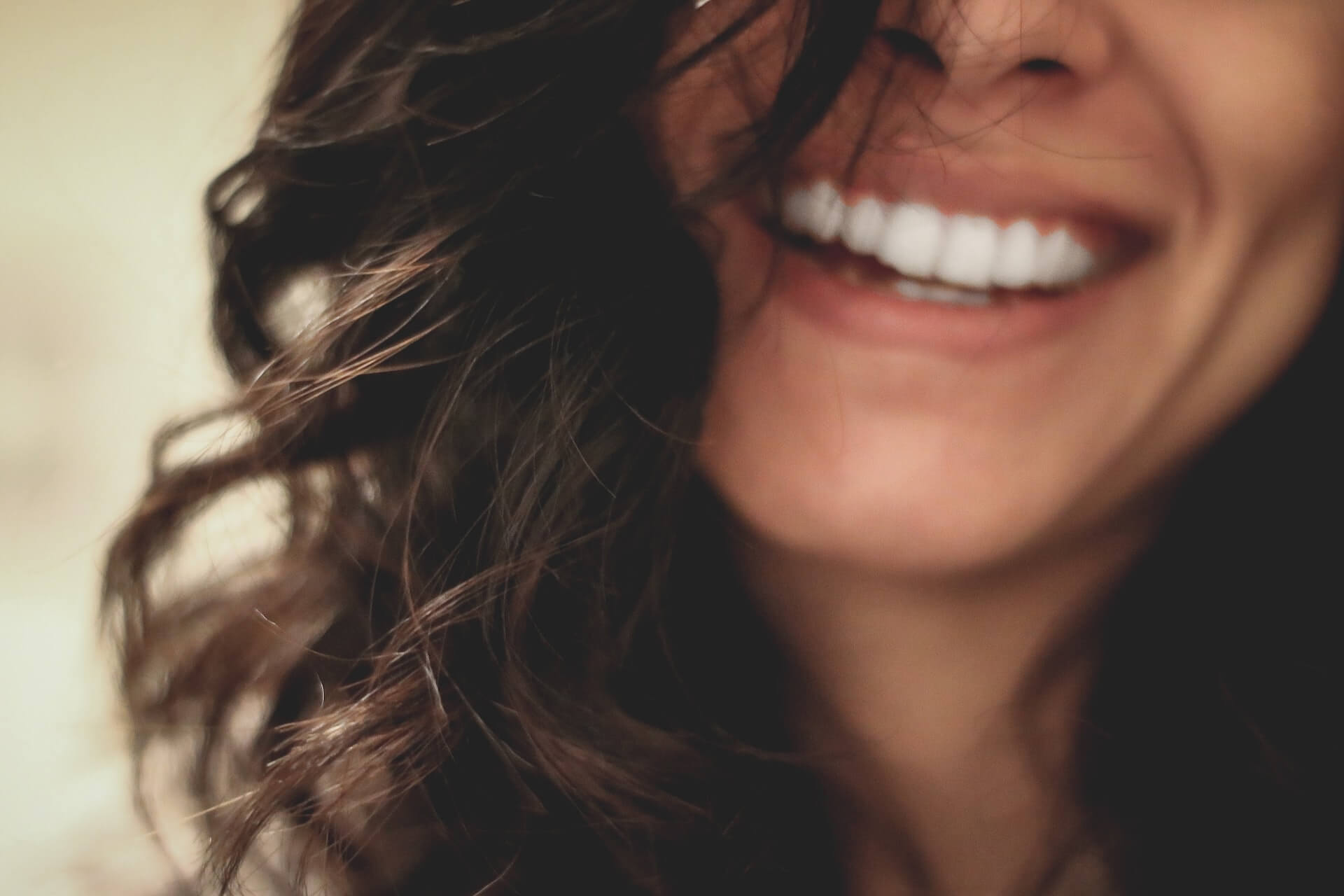 an image of a girl smiling after having composite bonding for sensitive teeth